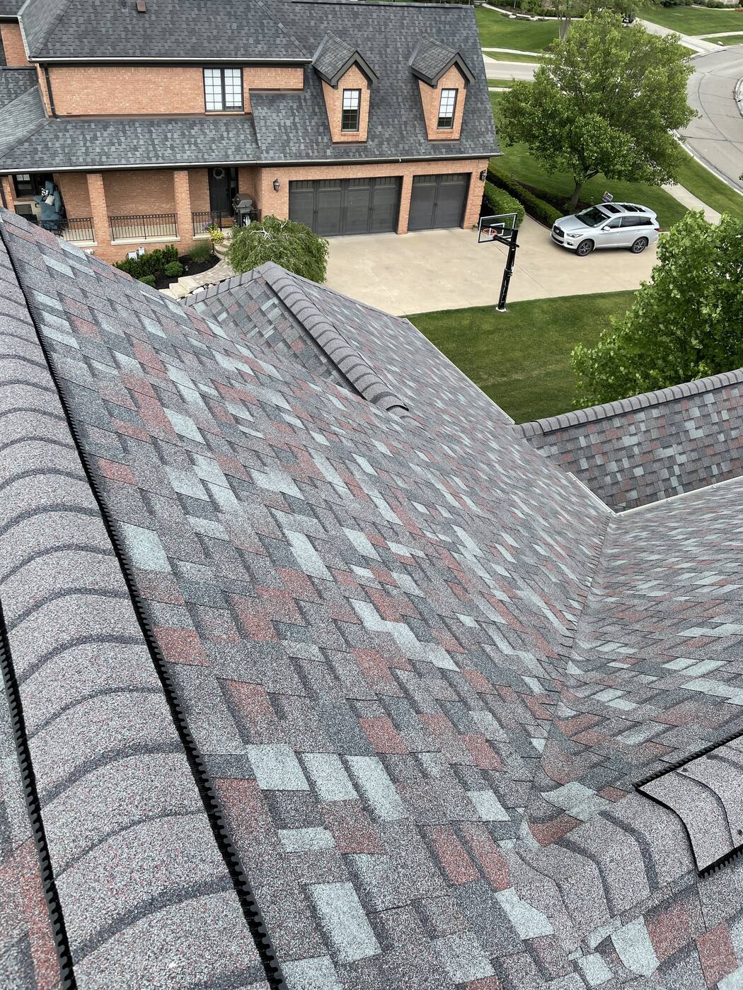 Designer architectural shingles in a multi-tone blend